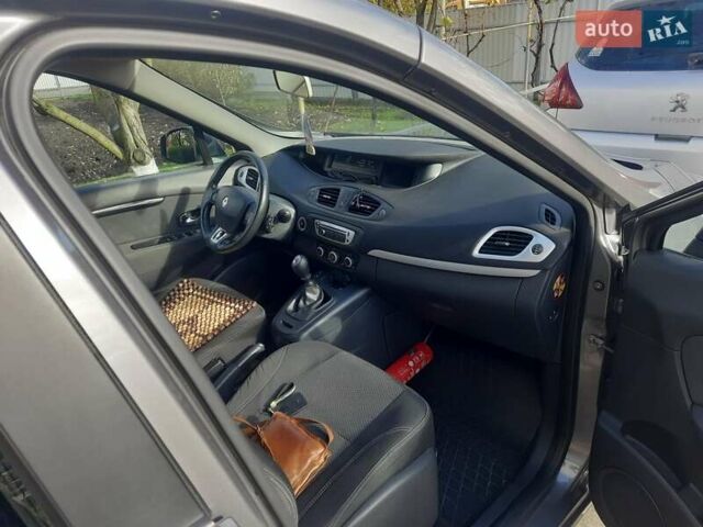 Серый Рено Гранд Сценик, объемом двигателя 1.5 л и пробегом 278 тыс. км за 8200 $, фото 1 на Automoto.ua