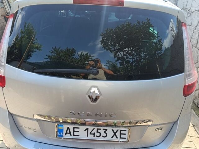 Серый Рено Гранд Сценик, объемом двигателя 1.6 л и пробегом 242 тыс. км за 9800 $, фото 3 на Automoto.ua