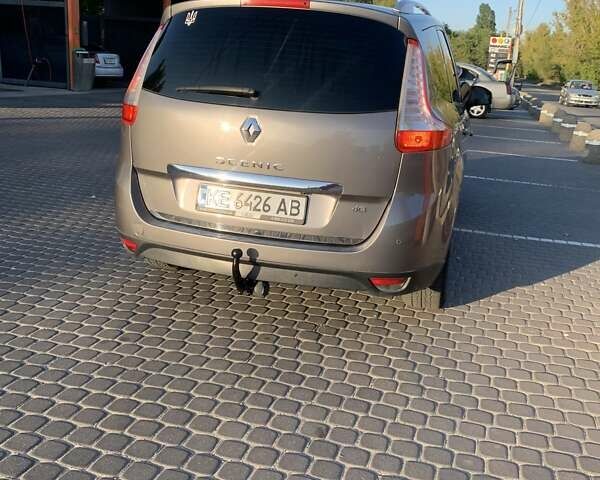 Серый Рено Гранд Сценик, объемом двигателя 1.46 л и пробегом 257 тыс. км за 10300 $, фото 18 на Automoto.ua