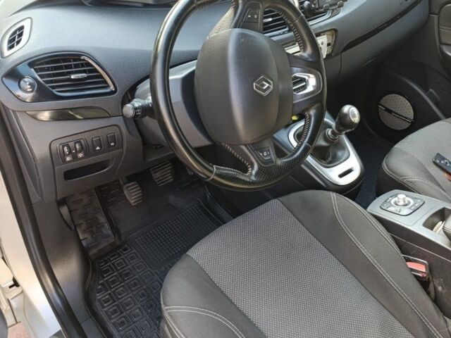 Серый Рено Гранд Сценик, объемом двигателя 1.6 л и пробегом 242 тыс. км за 9800 $, фото 10 на Automoto.ua