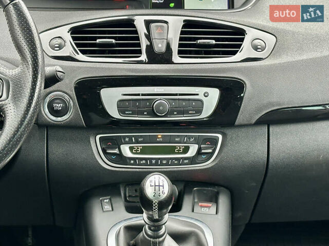 Серый Рено Гранд Сценик, объемом двигателя 0 л и пробегом 213 тыс. км за 10400 $, фото 16 на Automoto.ua