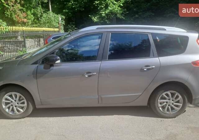 Серый Рено Гранд Сценик, объемом двигателя 1.5 л и пробегом 233 тыс. км за 9700 $, фото 4 на Automoto.ua