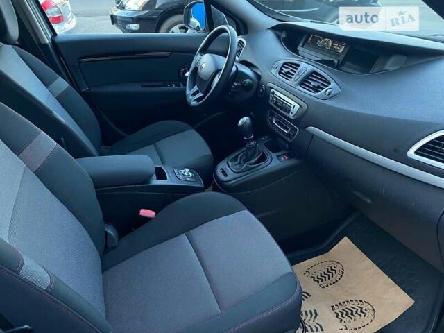 Серый Рено Гранд Сценик, объемом двигателя 1.5 л и пробегом 167 тыс. км за 10400 $, фото 28 на Automoto.ua