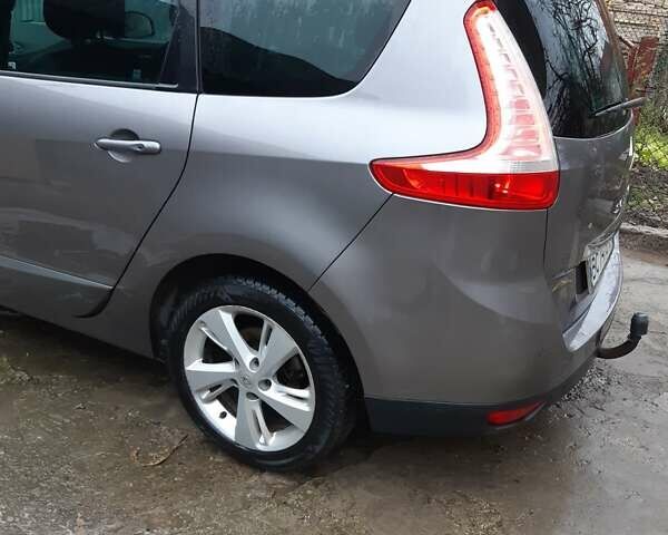 Серый Рено Гранд Сценик, объемом двигателя 1.5 л и пробегом 257 тыс. км за 8700 $, фото 2 на Automoto.ua