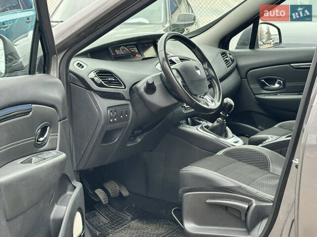 Серый Рено Гранд Сценик, объемом двигателя 0 л и пробегом 213 тыс. км за 10400 $, фото 10 на Automoto.ua