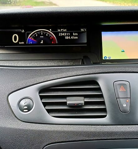 Серый Рено Гранд Сценик, объемом двигателя 1.6 л и пробегом 234 тыс. км за 9600 $, фото 5 на Automoto.ua