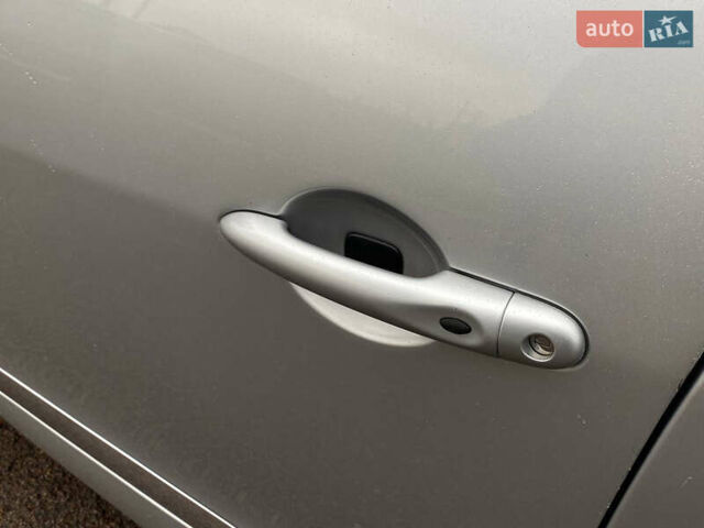 Серый Рено Гранд Сценик, объемом двигателя 2 л и пробегом 193 тыс. км за 12500 $, фото 22 на Automoto.ua