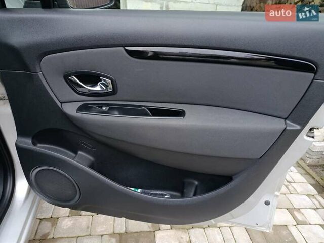 Сірий Рено Гранд Сценік, об'ємом двигуна 1.5 л та пробігом 234 тис. км за 10900 $, фото 11 на Automoto.ua