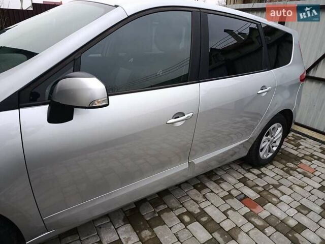 Сірий Рено Гранд Сценік, об'ємом двигуна 1.5 л та пробігом 234 тис. км за 10900 $, фото 1 на Automoto.ua