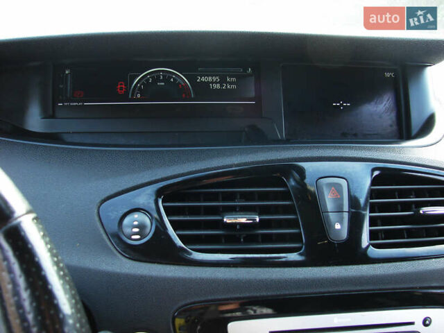 Серый Рено Гранд Сценик, объемом двигателя 1.5 л и пробегом 241 тыс. км за 10000 $, фото 16 на Automoto.ua