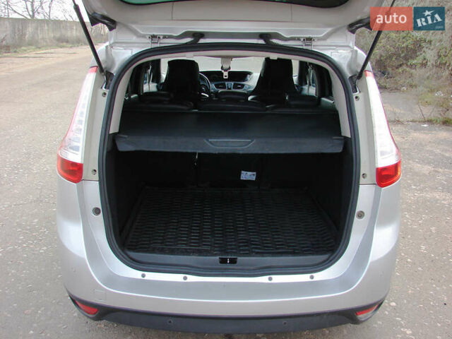 Серый Рено Гранд Сценик, объемом двигателя 1.5 л и пробегом 241 тыс. км за 10000 $, фото 20 на Automoto.ua