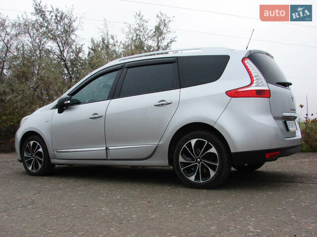 Серый Рено Гранд Сценик, объемом двигателя 1.5 л и пробегом 241 тыс. км за 10000 $, фото 4 на Automoto.ua