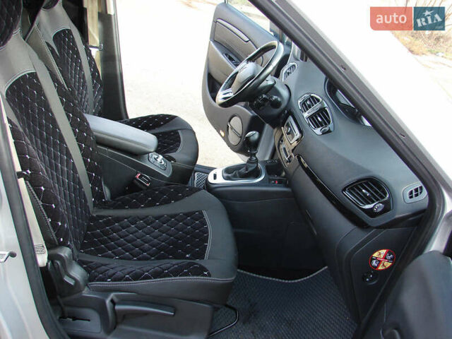 Серый Рено Гранд Сценик, объемом двигателя 1.5 л и пробегом 241 тыс. км за 10000 $, фото 18 на Automoto.ua