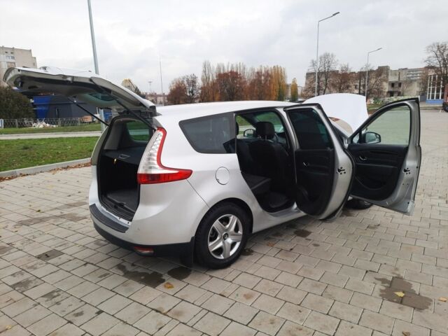 Серый Рено Гранд Сценик, объемом двигателя 1.6 л и пробегом 200 тыс. км за 8950 $, фото 15 на Automoto.ua