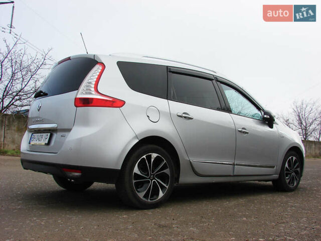 Серый Рено Гранд Сценик, объемом двигателя 1.5 л и пробегом 241 тыс. км за 10000 $, фото 7 на Automoto.ua