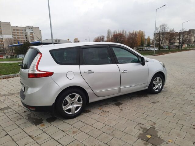 Серый Рено Гранд Сценик, объемом двигателя 1.6 л и пробегом 200 тыс. км за 8950 $, фото 2 на Automoto.ua