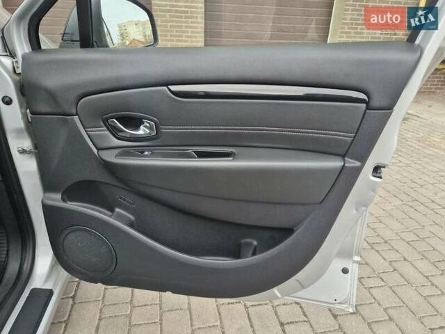 Сірий Рено Гранд Сценік, об'ємом двигуна 1.6 л та пробігом 274 тис. км за 9500 $, фото 17 на Automoto.ua