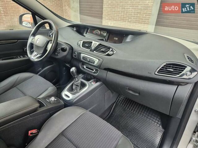 Сірий Рено Гранд Сценік, об'ємом двигуна 1.6 л та пробігом 274 тис. км за 9500 $, фото 13 на Automoto.ua