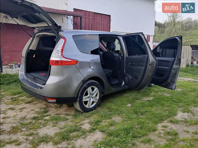 Сірий Рено Гранд Сценік, об'ємом двигуна 1.6 л та пробігом 206 тис. км за 11500 $, фото 3 на Automoto.ua