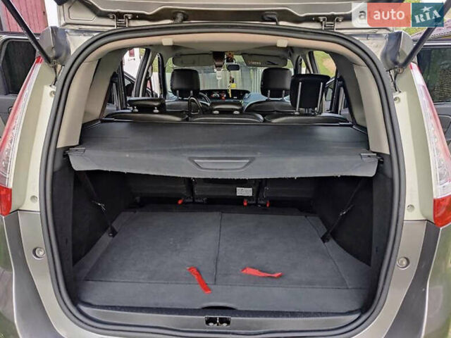 Сірий Рено Гранд Сценік, об'ємом двигуна 1.6 л та пробігом 206 тис. км за 11500 $, фото 1 на Automoto.ua