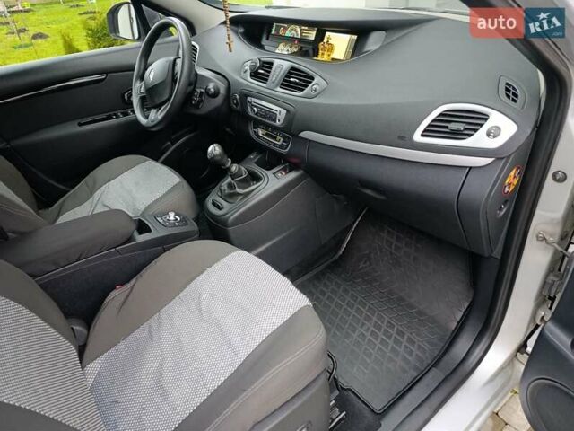 Сірий Рено Гранд Сценік, об'ємом двигуна 1.5 л та пробігом 234 тис. км за 10900 $, фото 6 на Automoto.ua
