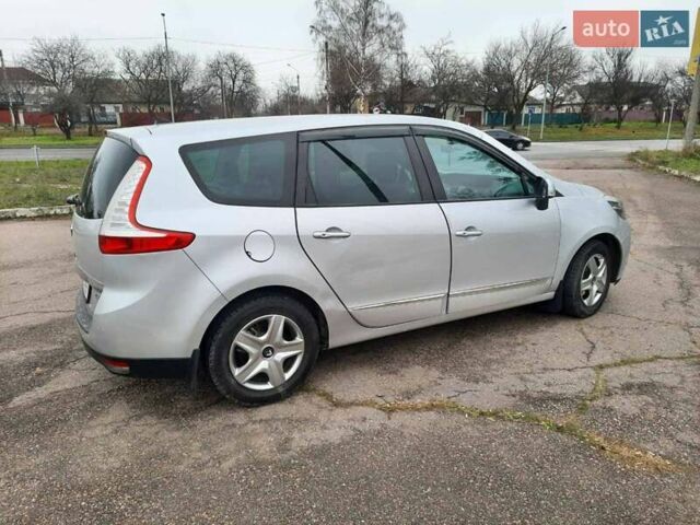 Сірий Рено Гранд Сценік, об'ємом двигуна 1.6 л та пробігом 201 тис. км за 8750 $, фото 2 на Automoto.ua