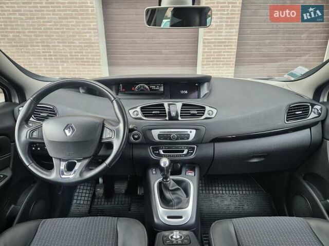Сірий Рено Гранд Сценік, об'ємом двигуна 1.6 л та пробігом 274 тис. км за 9500 $, фото 15 на Automoto.ua