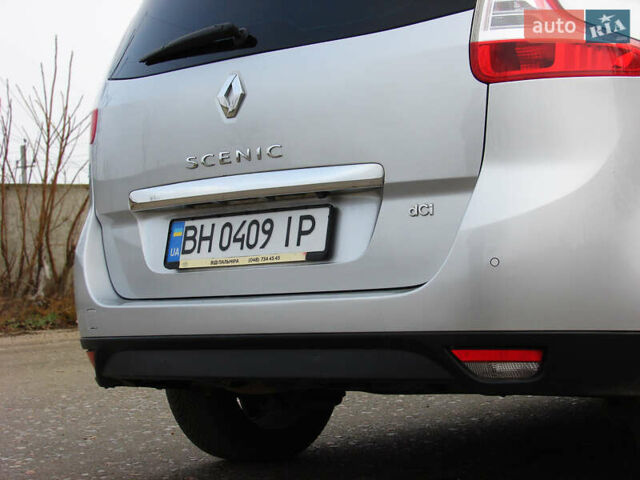 Серый Рено Гранд Сценик, объемом двигателя 1.5 л и пробегом 241 тыс. км за 10000 $, фото 6 на Automoto.ua