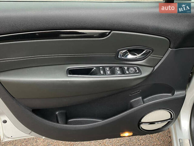 Серый Рено Гранд Сценик, объемом двигателя 2 л и пробегом 193 тыс. км за 12500 $, фото 28 на Automoto.ua