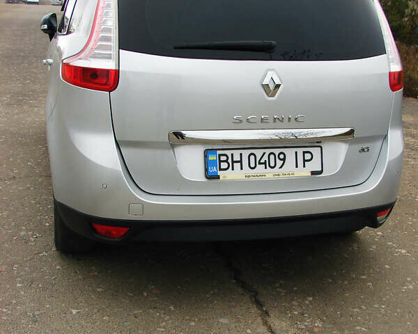 Серый Рено Гранд Сценик, объемом двигателя 1.5 л и пробегом 241 тыс. км за 10000 $, фото 5 на Automoto.ua