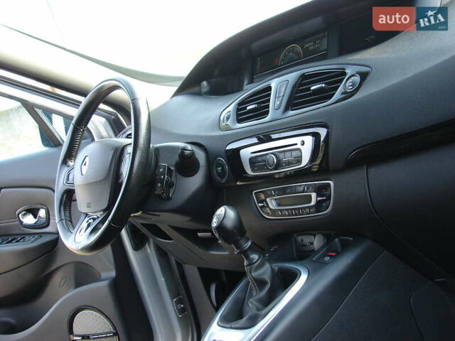 Серый Рено Гранд Сценик, объемом двигателя 1.5 л и пробегом 241 тыс. км за 10000 $, фото 17 на Automoto.ua