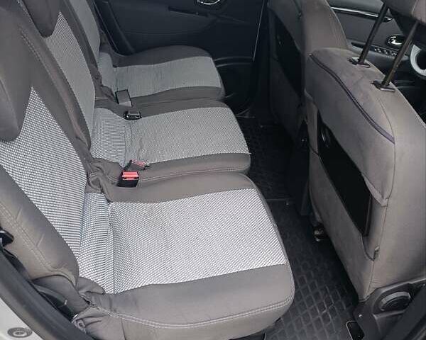 Сірий Рено Гранд Сценік, об'ємом двигуна 1.5 л та пробігом 234 тис. км за 10900 $, фото 13 на Automoto.ua