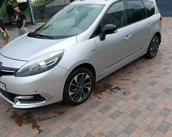 Серый Рено Гранд Сценик, объемом двигателя 1.46 л и пробегом 155 тыс. км за 10200 $, фото 13 на Automoto.ua