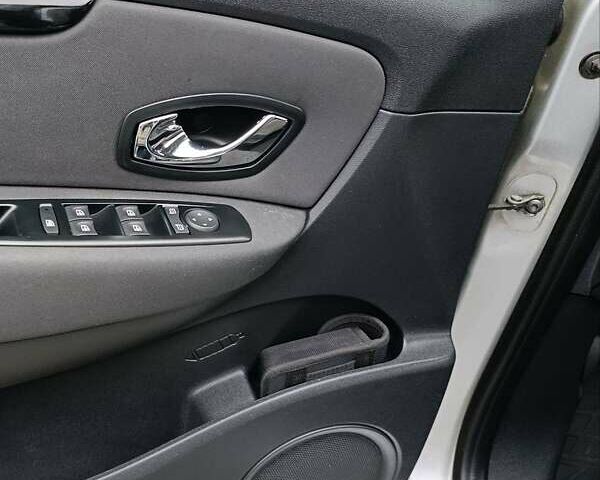 Сірий Рено Гранд Сценік, об'ємом двигуна 1.5 л та пробігом 234 тис. км за 10900 $, фото 4 на Automoto.ua