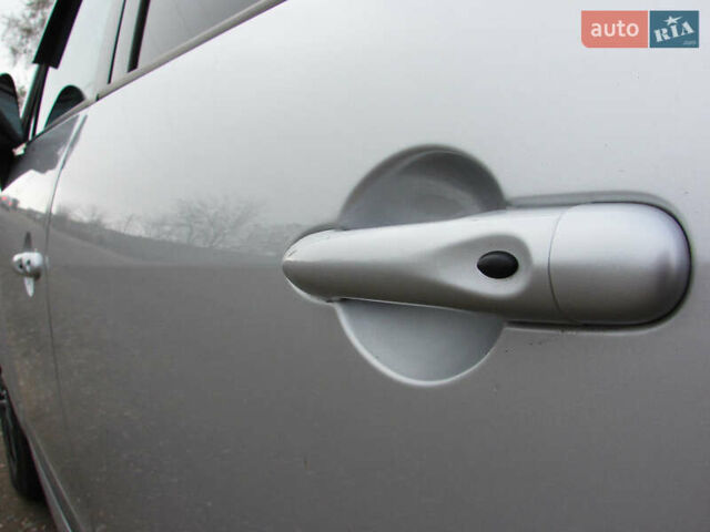 Серый Рено Гранд Сценик, объемом двигателя 1.5 л и пробегом 241 тыс. км за 10000 $, фото 3 на Automoto.ua