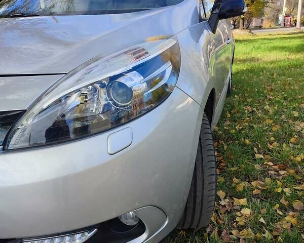 Серый Рено Гранд Сценик, объемом двигателя 1.5 л и пробегом 201 тыс. км за 11200 $, фото 2 на Automoto.ua