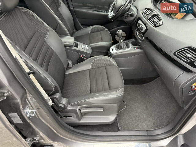 Сірий Рено Гранд Сценік, об'ємом двигуна 1.6 л та пробігом 234 тис. км за 10800 $, фото 45 на Automoto.ua