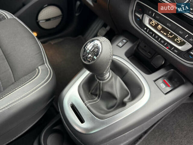 Сірий Рено Гранд Сценік, об'ємом двигуна 1.6 л та пробігом 234 тис. км за 10800 $, фото 51 на Automoto.ua