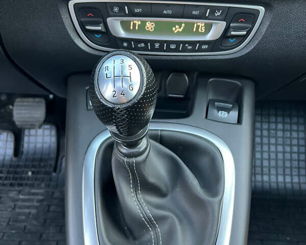 Серый Рено Гранд Сценик, объемом двигателя 1.6 л и пробегом 206 тыс. км за 10777 $, фото 35 на Automoto.ua