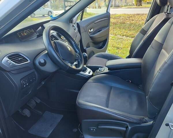 Серый Рено Гранд Сценик, объемом двигателя 1.5 л и пробегом 201 тыс. км за 11200 $, фото 3 на Automoto.ua