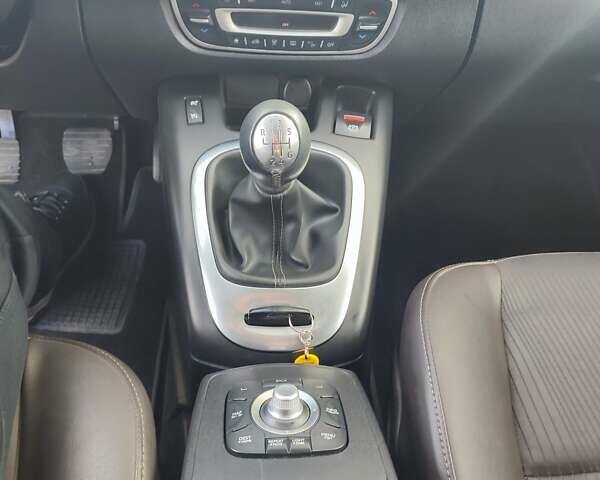 Серый Рено Гранд Сценик, объемом двигателя 1.5 л и пробегом 201 тыс. км за 11200 $, фото 22 на Automoto.ua