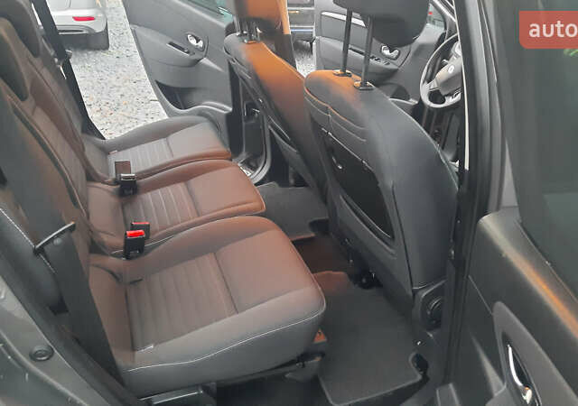 Серый Рено Гранд Сценик, объемом двигателя 1.5 л и пробегом 247 тыс. км за 10000 $, фото 12 на Automoto.ua