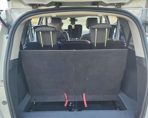 Серый Рено Гранд Сценик, объемом двигателя 1.5 л и пробегом 201 тыс. км за 11200 $, фото 17 на Automoto.ua