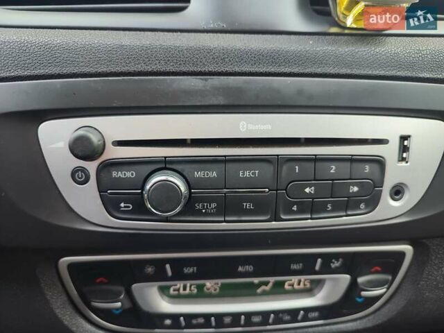 Серый Рено Гранд Сценик, объемом двигателя 1.5 л и пробегом 201 тыс. км за 11200 $, фото 30 на Automoto.ua