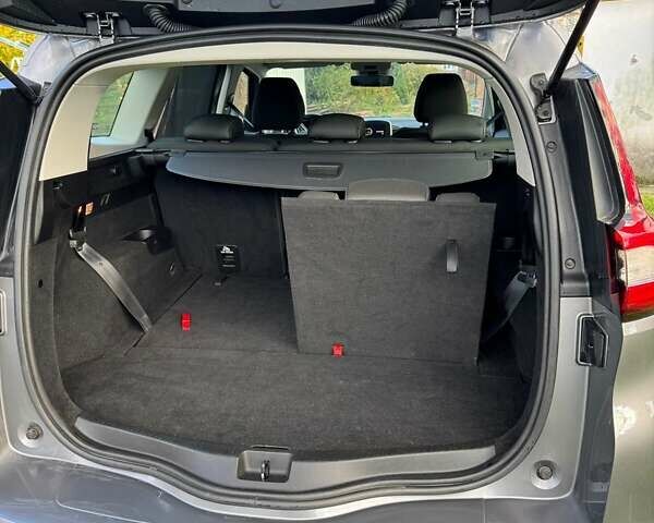 Сірий Рено Гранд Сценік, об'ємом двигуна 1.6 л та пробігом 150 тис. км за 16700 $, фото 10 на Automoto.ua