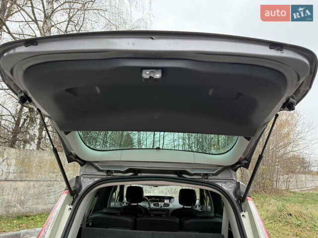 Сірий Рено Гранд Сценік, об'ємом двигуна 1.6 л та пробігом 234 тис. км за 10800 $, фото 73 на Automoto.ua