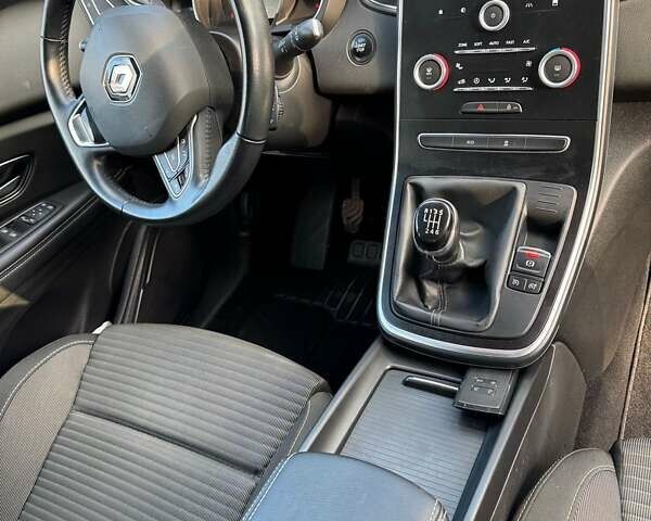 Сірий Рено Гранд Сценік, об'ємом двигуна 1.6 л та пробігом 150 тис. км за 16700 $, фото 3 на Automoto.ua