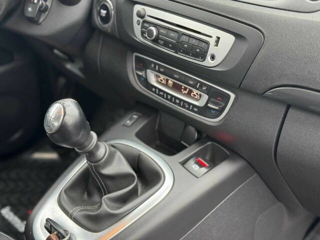 Серый Рено Гранд Сценик, объемом двигателя 1.5 л и пробегом 193 тыс. км за 11899 $, фото 18 на Automoto.ua