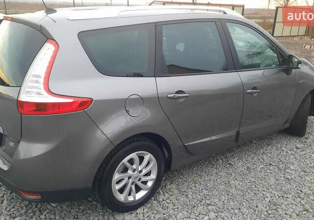 Серый Рено Гранд Сценик, объемом двигателя 1.5 л и пробегом 247 тыс. км за 10000 $, фото 3 на Automoto.ua