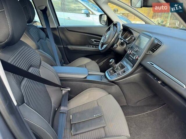 Сірий Рено Гранд Сценік, об'ємом двигуна 1.6 л та пробігом 150 тис. км за 16700 $, фото 1 на Automoto.ua